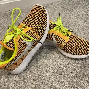 Women’s Nike sneakers